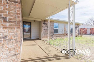 207 Deer Dr, Cache, OK 73527 - photo 3