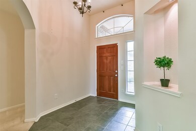 516 Falcon Lake Dr, Friendswood, TX 77546 - photo 2