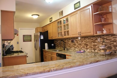 105 Lexington Cir, Matawan, NJ 07747 - photo 3