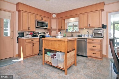 909 Hilltop Rd, Myerstown, PA 17067 - photo 2