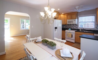 2321 Dining Kitchen