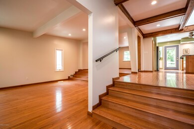 2010 Bainbridge Row Drive-23