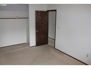 Bedroom, Primary