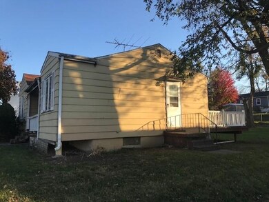 512 E 19th St S, Newton, IA 50208 - photo 3