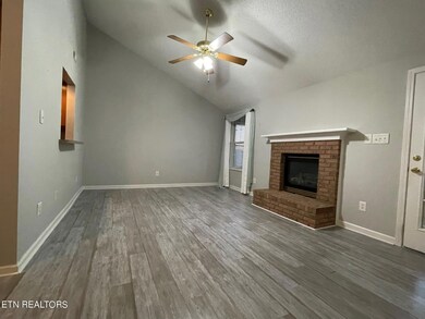 LIVING AREA 2 VAULTED CEILING