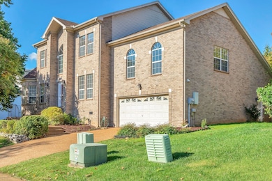 334 Logans Cir, Franklin, TN 37067 - photo 2