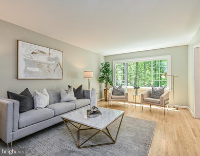 11153 Conestoga Ct, Oakton, VA 22124 - photo 5