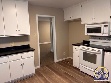 2032 SW Randolph Ave, Topeka, KS 66604 - photo 4