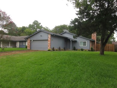 16931 Creek Line Dr, Friendswood, TX 77546 - photo 2