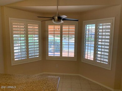 108 Ln Kitchen Eat-in Bay