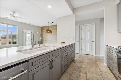 06_225NTownsend_Unit101_177002_Kitchen_L
