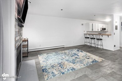 13-Living Room_IMG_6505