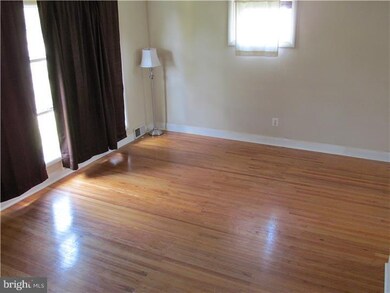 1028 Eisenhower Ave, Woodlyn, PA 19094 - photo 3