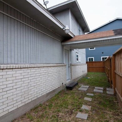 7136 Eastwood St unit A, Houston, TX 77021 - photo 2