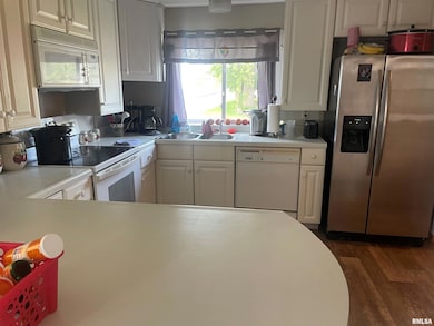 1601 E Jackson St unit 225, Macomb, IL 61455 - photo 6