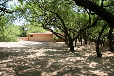 Mesquite Bosque, Workshop & Garages