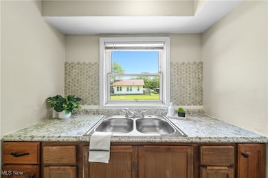 1369 Adelaide Ave SE, Warren, OH 44484 - photo 3