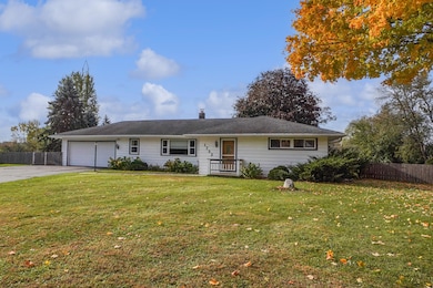 1732 S Craftsman Dr, New Berlin, WI 53146 - photo 2