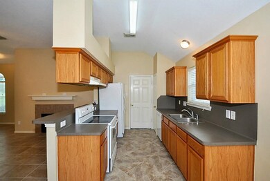 8715 Charity St, Needville, TX 77461 - photo 5