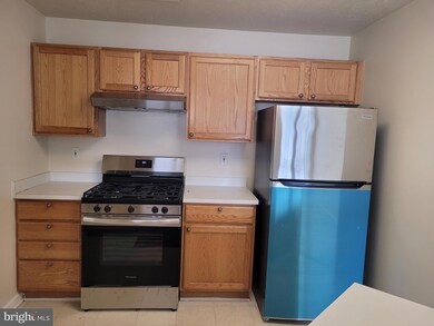 2051 Hunting Ridge Dr, Owings Mills, MD 21117 - photo 2