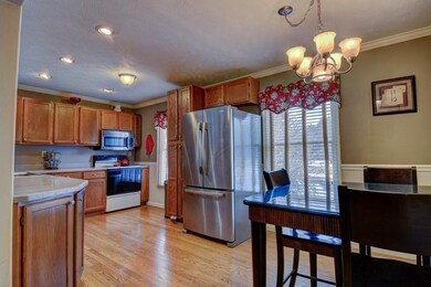 542 Victory Cir, Ballston Spa, NY 12020 - photo 2