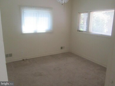 18422 Woodland Dr, Triangle, VA 22172 - photo 6