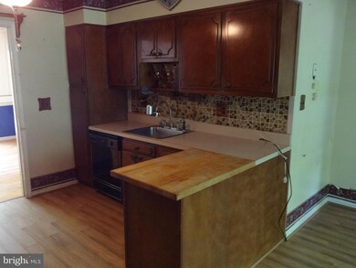 6827 Glencove Dr, Clifton, VA 20124 - photo 2