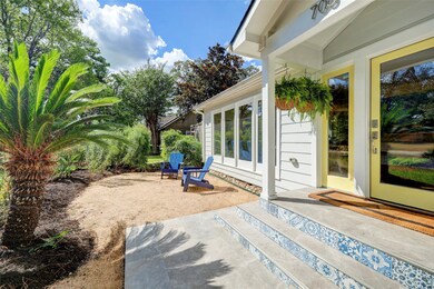 706 W 32nd St, Houston, TX 77018 - photo 2