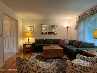 13 Chestnut Ln, Schenectady, NY 12309 - photo 6