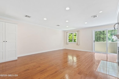 15-web-or-mls-453-e-putnam-ave-unit-1i