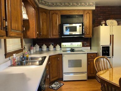 Oak eat in Kitchen