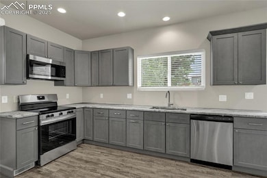 1422 Acacia Dr, Colorado Springs, CO 80907 - photo 4