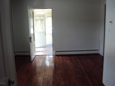 Entry-family room