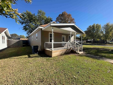 402 N Sycamore St, Eureka, KS 67045 - photo 4