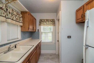 1134 Seneca Ave, Des Moines, IA 50313 - photo 5