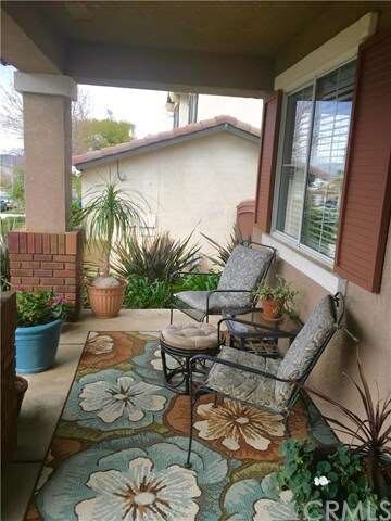 covered front porch 