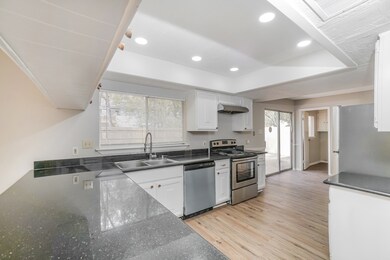 32 S Morningwood Ct, Spring, TX 77380 - photo 5