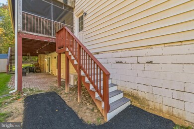 8903 Hooes Rd unit UPPER LEVEL, Lorton, VA 22079 - photo 7