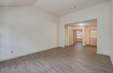 Vaulted ceiling, view from the living room to the