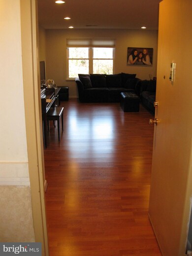 Elmont Condominium unit 409, Baltimore, MD 21215 - photo 3