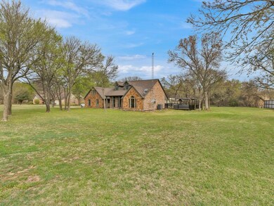 100 Plantation Oaks Ct, Springtown, TX 76082 - photo 2