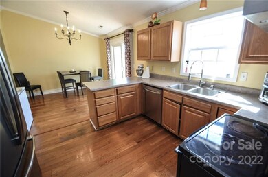 154 Strawberry Ln, Statesville, NC 28625 - photo 5