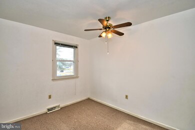 211 Lancaster Ct, Quakertown, PA 18951 - photo 6