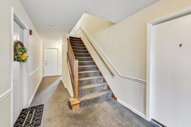 1777 Dewes St unit C, Glenview, IL 60025 - photo 2