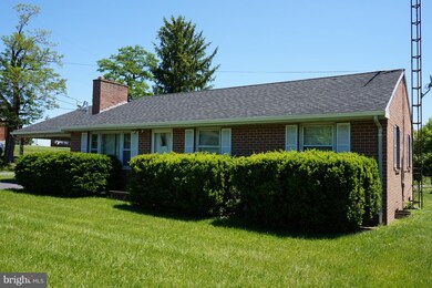 810 Jenny Wren Dr, Martinsburg, WV 25404 - photo 2