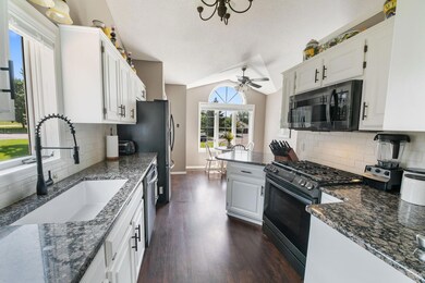 Reverse look at the kitchen.