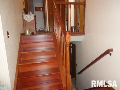 3422 N Elmwood Ave, Davenport, IA 52806 - photo 7