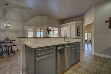 SS Appliances   Quartz and Granite Tops