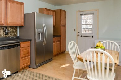 [photo 1730648] Dining RoomKitchen