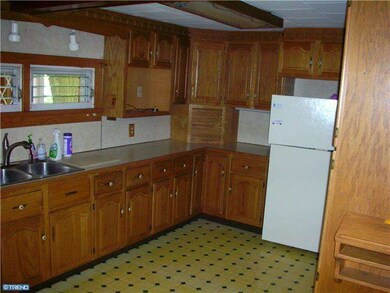 431 W 7th St, Pottstown, PA 19464 - photo 3